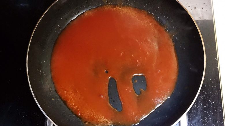 番茄汁焗茄盒,翻炒1分钟