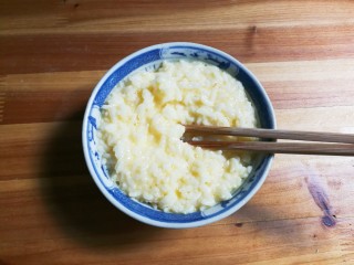 十味  青蒜肉圆佛手瓜蛋炒饭,放入米饭拌匀