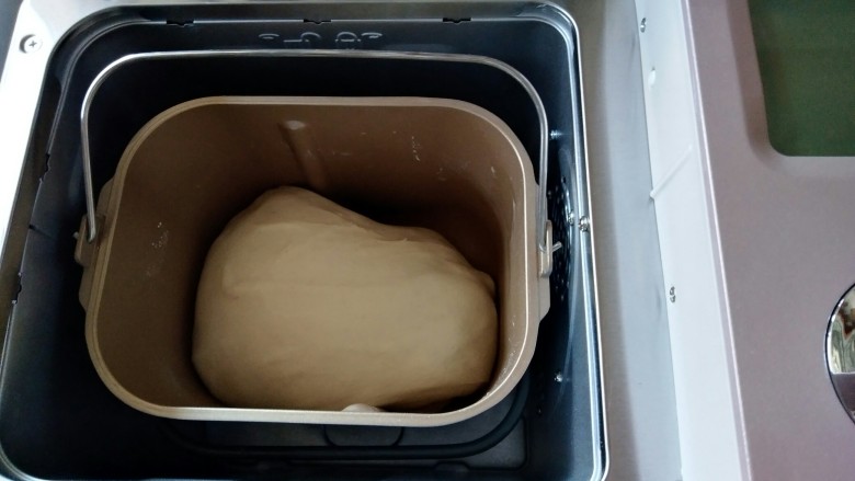 熔岩面包,面团发酵两倍大。