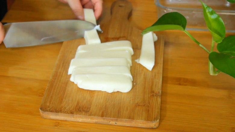 脆皮炸鲜奶,2小时凝固后切块