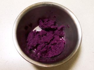 双色薯烧,把紫薯压成细腻的紫薯泥