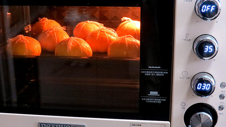 南瓜的季节~【全麦糯米南瓜包】,放烤箱内进行最后发酵。35度，30—60分钟，看面团状态
