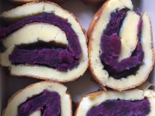 紫薯蛋卷,8️⃣ 悄悄放冷以后切块即可～美味的紫薯蛋卷就完成啦😊