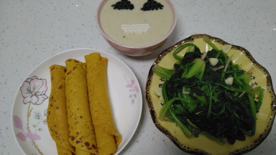 黄豆燕麦山药糊+胡萝卜鸡蛋饼+清炒菠菜