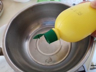 蛋白糖最简单的做法,蛋清加入柠檬汁