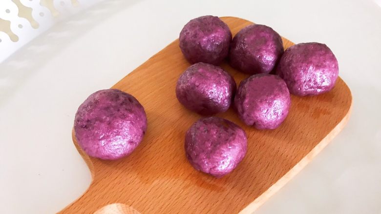 宝宝健康食谱   紫薯豆沙包,紫薯豆沙包色泽靓丽，好吃又好看~