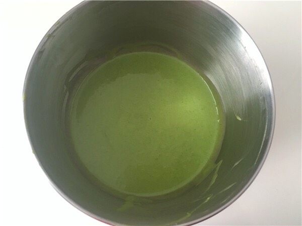 "绿"动的心,搅拌均匀，之后盖保鲜膜冰箱冷藏半个小时左右