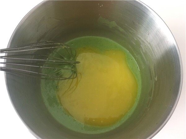 "绿"动的心,加入融化的黄油液体
