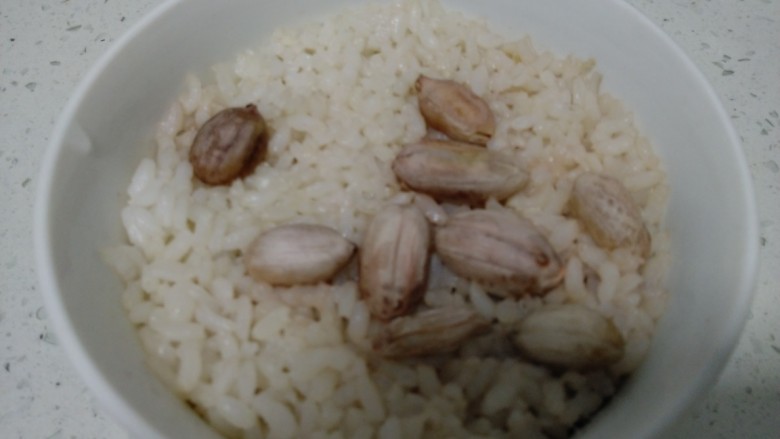 菜椒火腿炒米,中午蒸的大米。