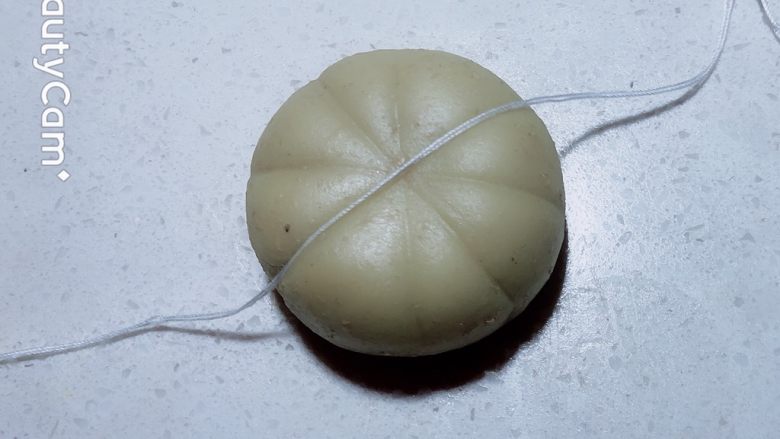 杨扬佳全麦南瓜酥,用粗棉线压出南瓜纹路。