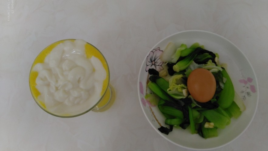 酸奶橙汁+蒜香白菜、上海青+水煮鸡蛋
