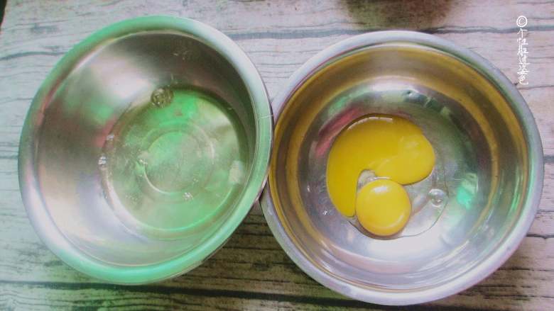 舒芙蕾松饼,蛋黄和蛋清分离