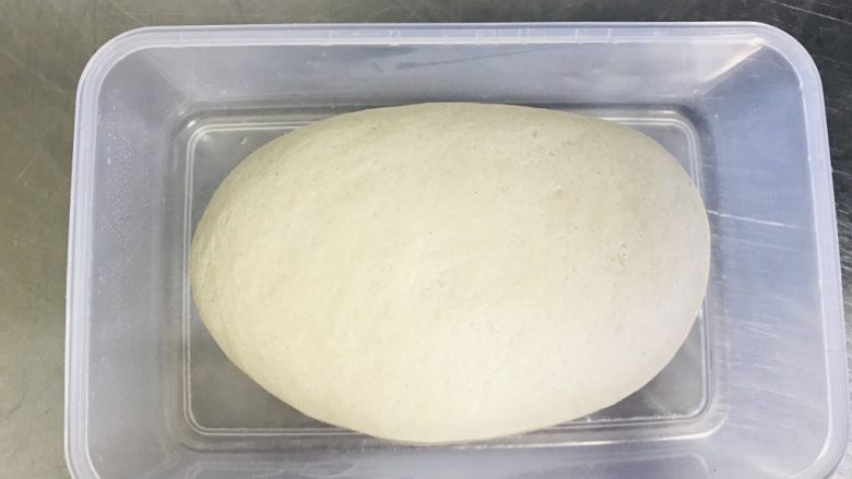 法式面包🥖,取出面团肉圆，基础发酵15分钟。