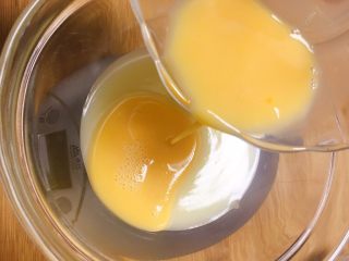 宝宝零食系列～咖啡豆饼干,再加入鸡蛋液搅拌