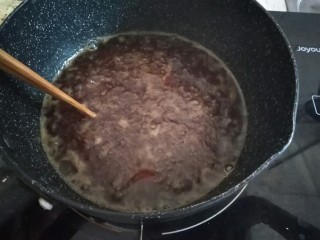 椰香千层马蹄糕,用小火煮至糖融化。