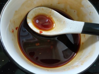 辣椒炒花蛤,搅拌均匀成酱汁。