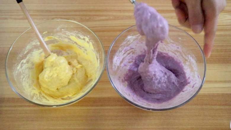 双色发糕,紫薯面糊搅拌好的状态如图