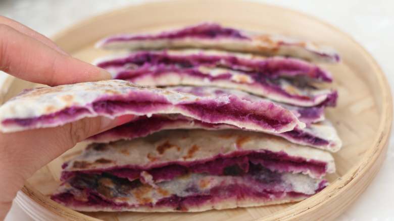 奶香紫薯饼,颜色也超级漂亮。