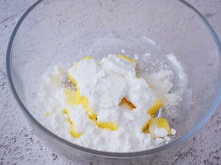 蛋黄奶豆,一次性加入糖粉