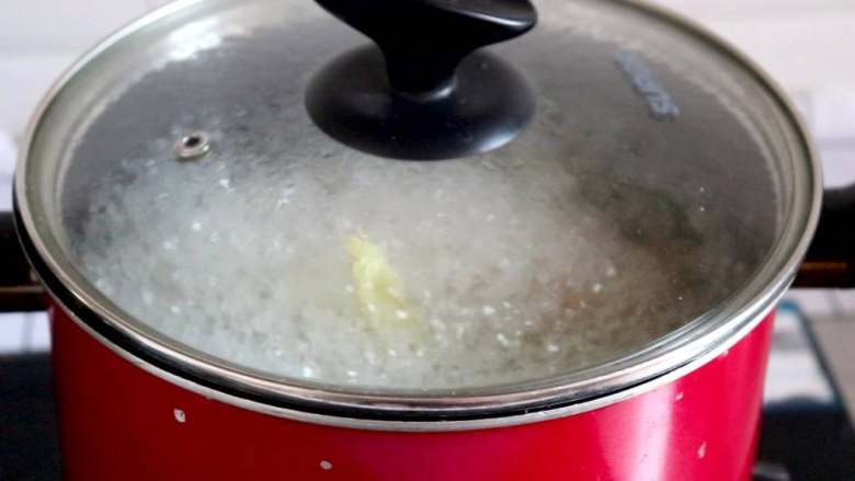 奶香玉米糊,大火煮熟（一般需要20到30min）
tips：如果是高压锅的话，一般需要15min左右