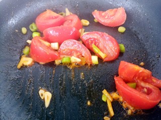 家常西红柿炒蛋,翻炒几下。