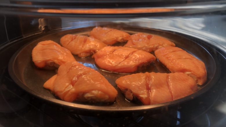 空炸蜜汁鸡翅,空气炸锅180度，烤10分钟