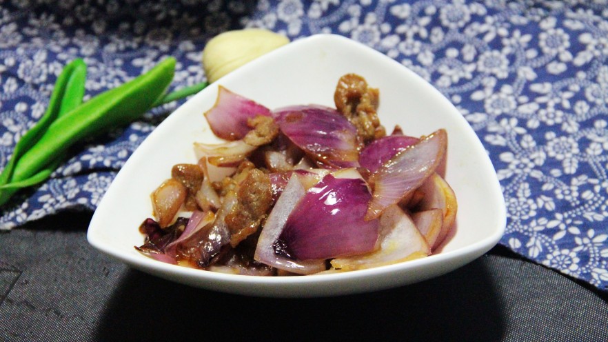 紫洋葱炒肉