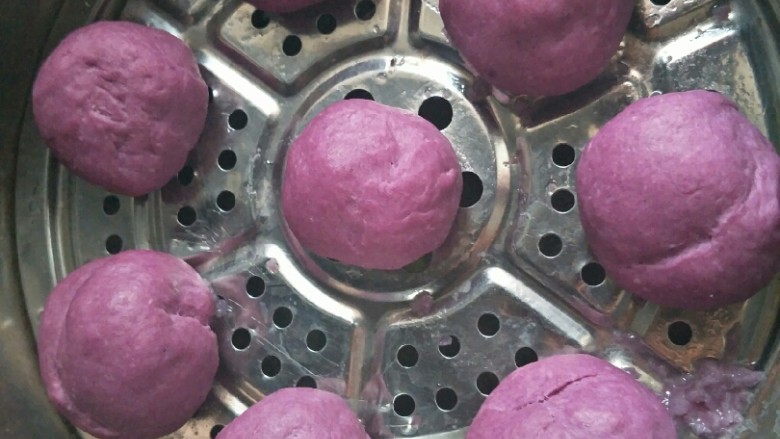 紫薯馒头,上锅蒸十五分钟左右