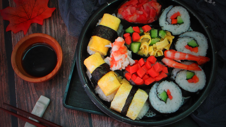 简易版寿司拼盘,这么简单朴素，但就是可以这么好吃。太让人感动了
