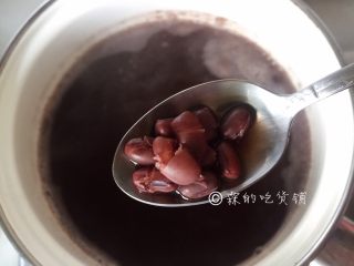 桂花红豆年糕汤,经常去看看，一直烧到红豆有点爆开（差不多一小时左右）