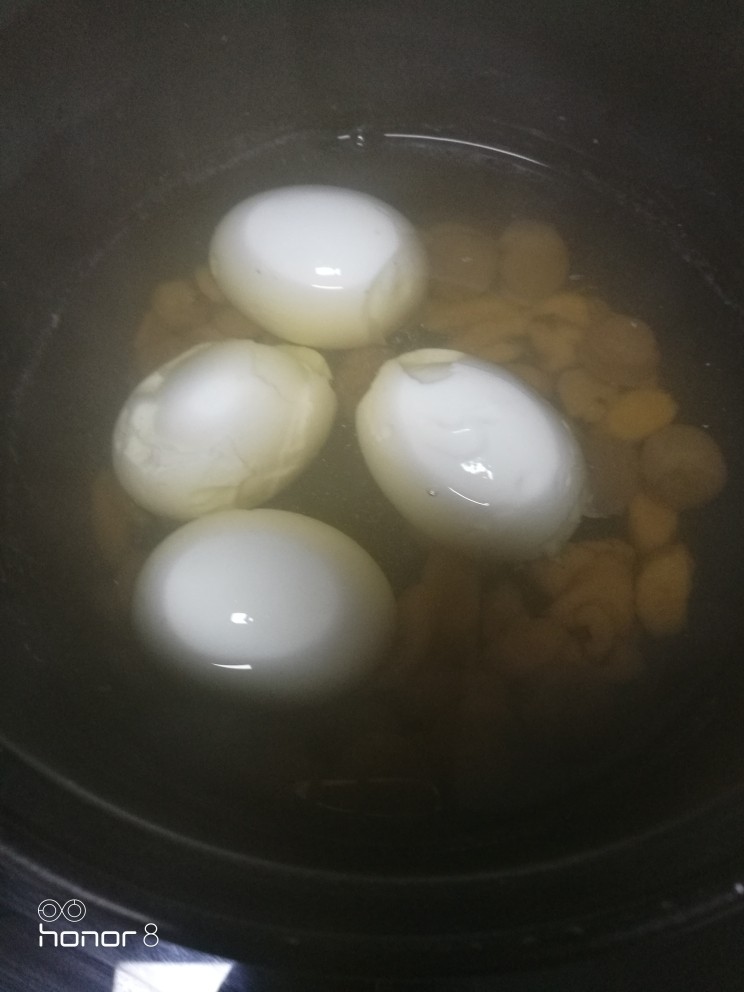 菜谱#桂芪煮鸡蛋#(创建于11/11~2018),再放入煮锅中。