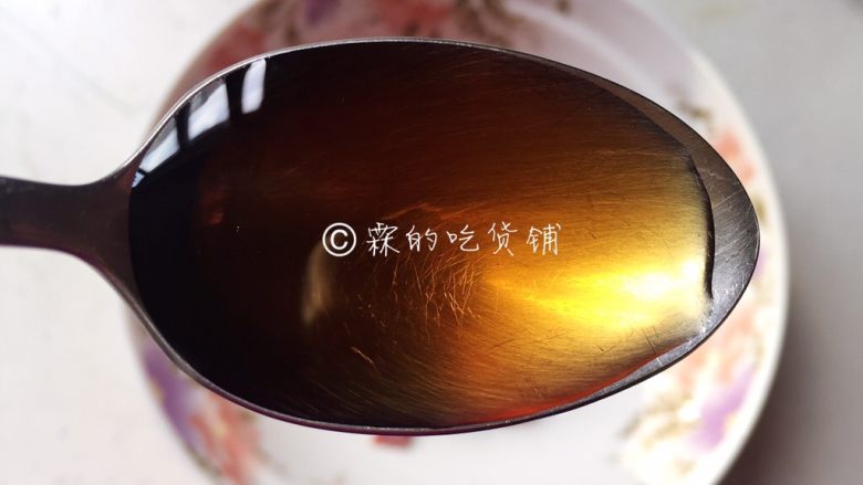 小炒牛肉丝,加<a style='color:red;display:inline-block;' href='/shicai/ 718'>料酒</a>