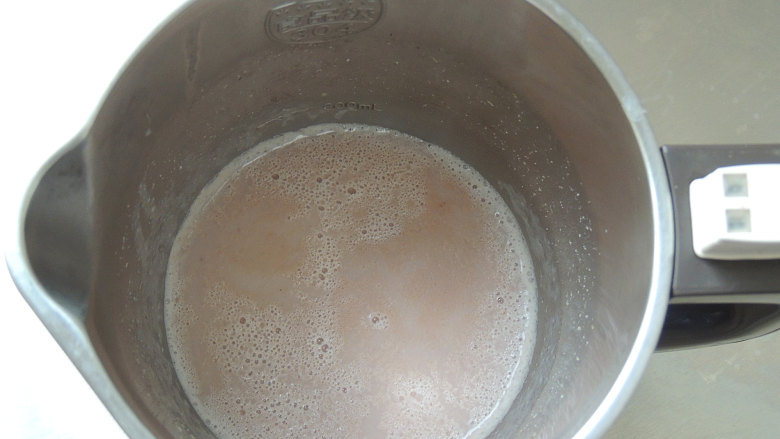 藜麦紫薯豆浆,程序结束之后，倒出来就可以饮用啦。