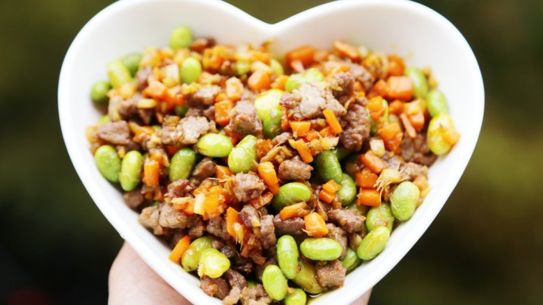 美食丨毛豆炒牛肉 超下饭的家常快手菜,出锅！