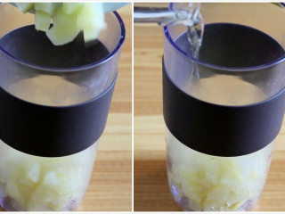 土豆蛋黄米糊,将蒸熟的土豆倒入料理杯中，加适量的温水
tips：水的量自己根据宝宝的接受情况调整
