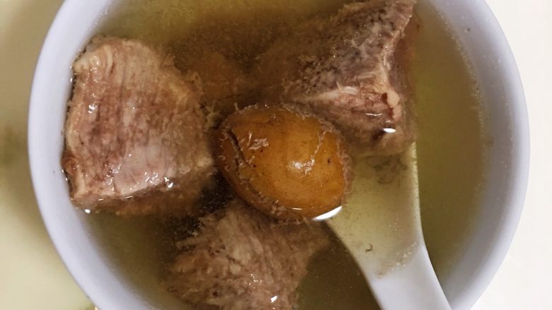 橄榄瘦肉汤,3小时后这个汤就可以了，一碗甘甘甜甜的汤就这样简单。