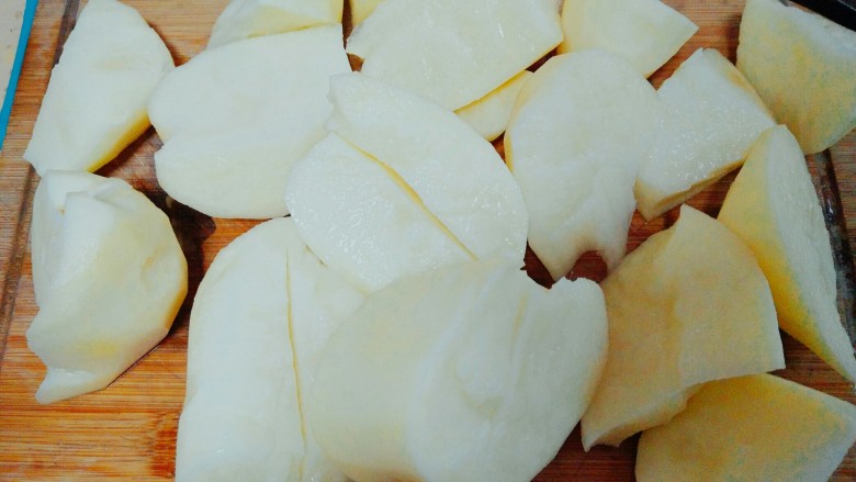 土豆丸（也叫假鱼丸）,将土豆切大块