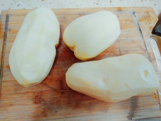 土豆丸（也叫假鱼丸）,土豆洗干净去皮