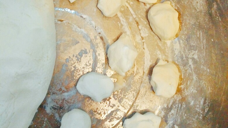 土豆丸（也叫假鱼丸）,面团分成一个个小团