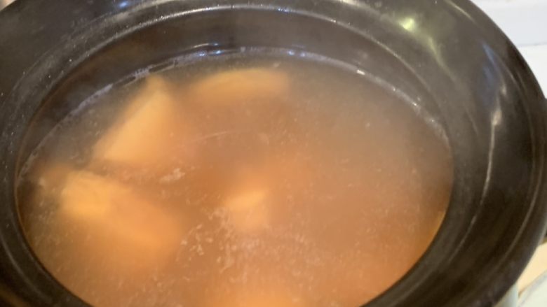 瘦肉炒土豆红萝卜丝,家里有高汤的可以装出表面的油