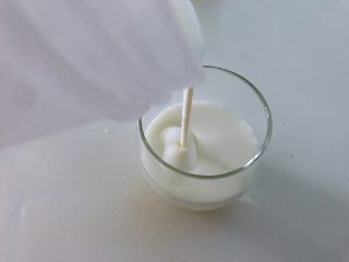 营养早餐之自做酸奶系列,酸奶装杯。