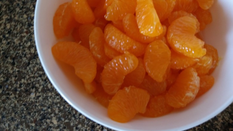 百变水果 法式橘汁软糖,再去掉橘子瓣儿的皮