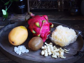 百变水果 三色水果银耳粥,准备好主要食材。