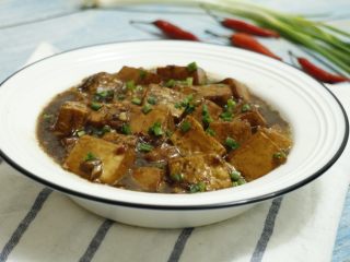 红烧豆腐（下饭菜）,全程操作十多分钟，非常简单快手易操作，美味下饭菜