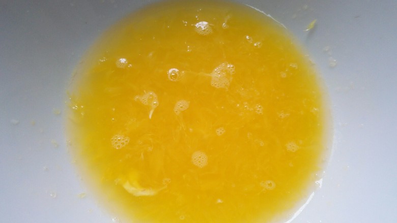 百变水果   香橙排骨,准备橙汁一小碗