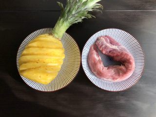 百变水果  菠萝小酥肉,准备主料