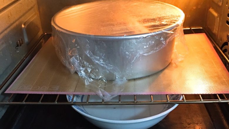 奶油黑麦奶酪包,烤箱发酵档，底部放一碗热水，发酵60分钟，天气冷30分钟更换一次热水。