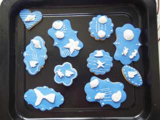 海洋系列翻糖饼干,可以用稍微浅一点的颜色做造型，也可以用糖霜再进行装饰。
