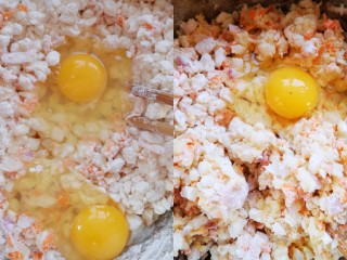 百变水果 秋梨鸡蛋饼,将配料一起放入，敲入三个鸡蛋，小的三个，大的两个，调匀。