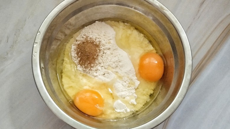 香葱鸡蛋软饼,把除清水以外所有的食材放入碗中，混合。